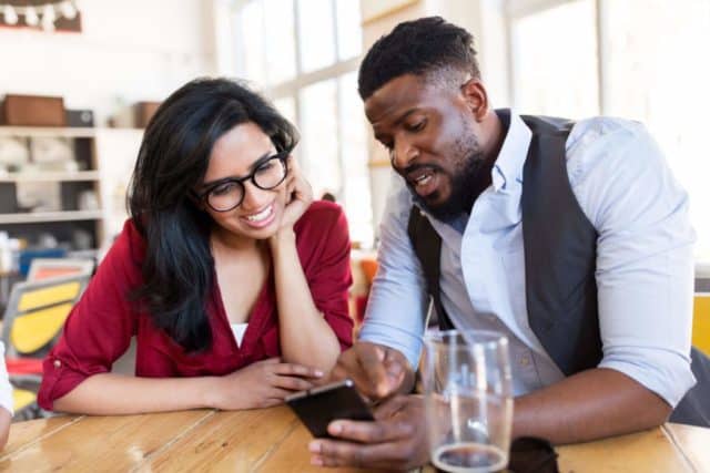 picture of couple cheking out the dentist in fresno app